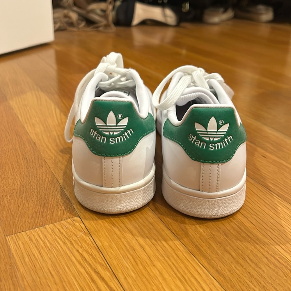 Size 7 Stan smiths